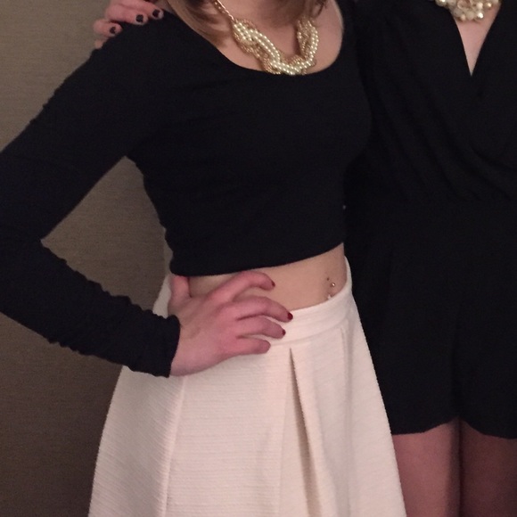 Black crop top - Picture 4 of 4